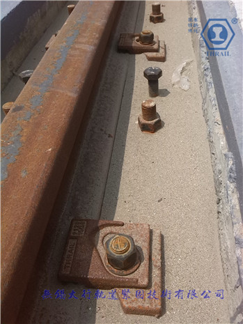 轨道压板